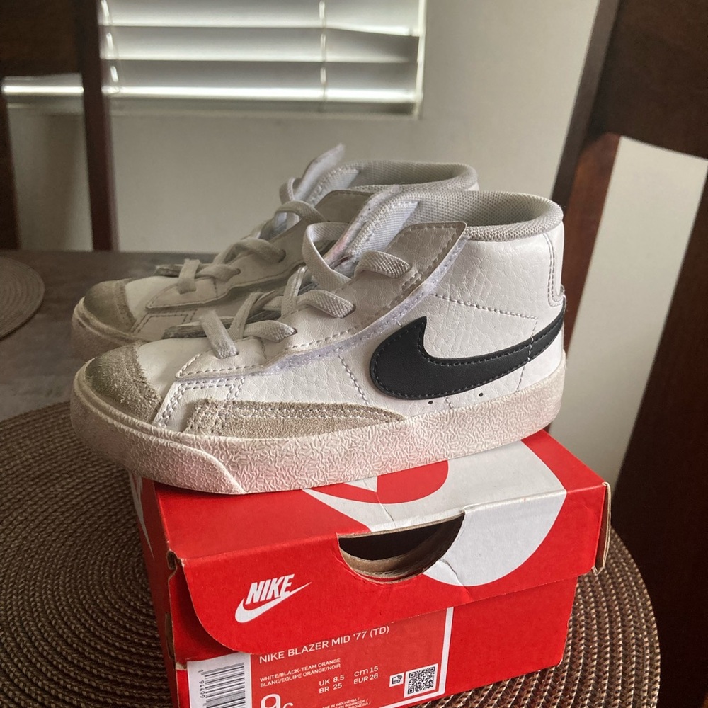 Nike White and Black Sneakers Classic High-Top Design